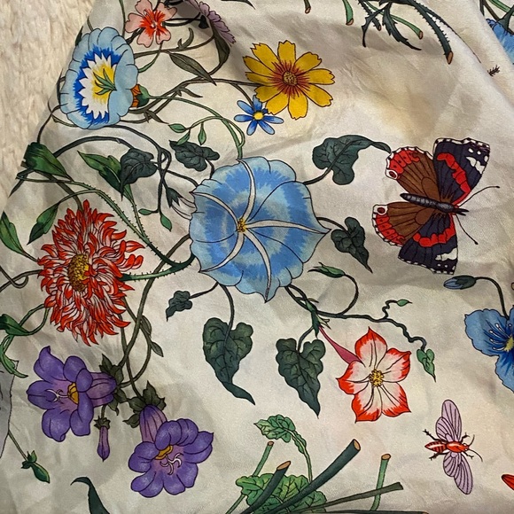 EUC Vintage GUCCI silk scarf RARE floral design - Picture 4 of 4
